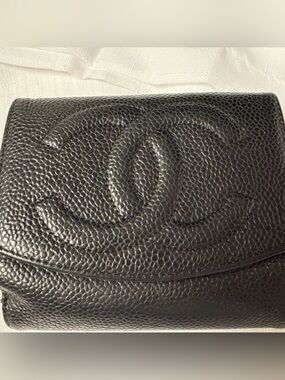 Vintage CHANEL Black Caviar Leather Embossed CC Bifold Wallet